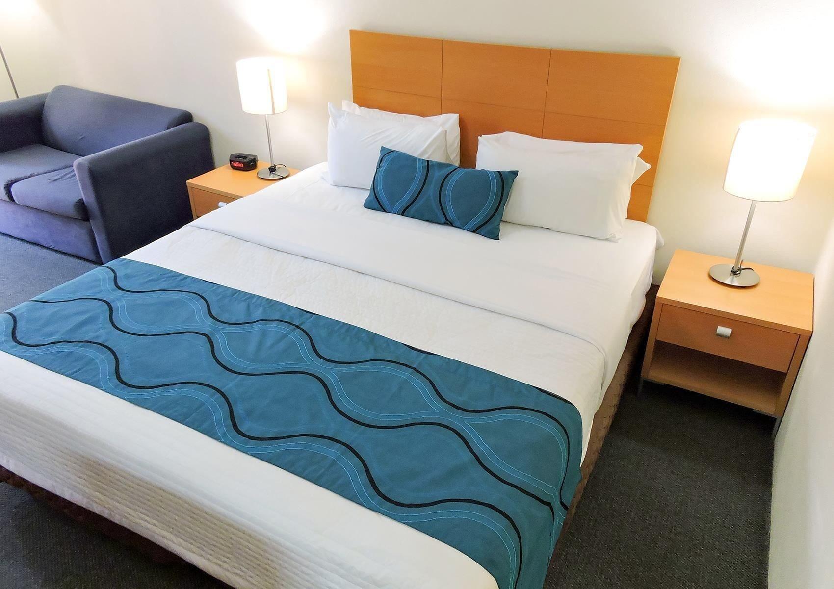 Western Airport 85 Motel 4*