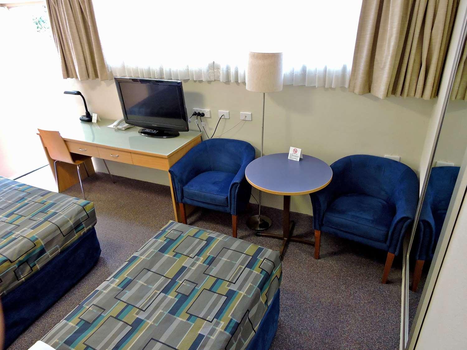 Western Airport 85 Motel